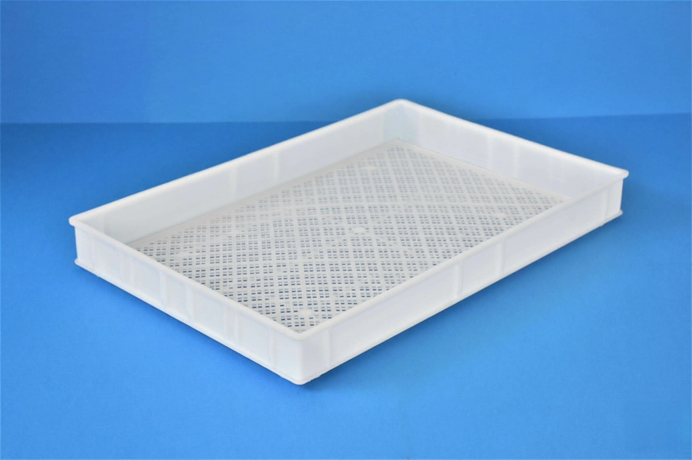 Caixa de plástico fundo fechado, lados gradeados, com cantos altos Ref. 9631