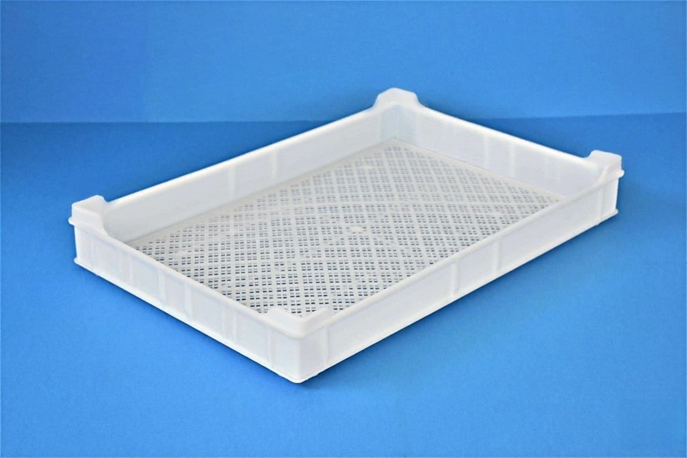 Caixa de plástico fundo fechado, lados gradeados, com cantos altos Ref. 9632