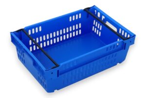 Caixa de plástico fundo fechado, lados gradeados, encaixável em vazio e empilhável sobre arcos Ref. 1203