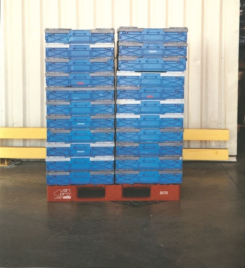 Caixas rebaitíveis arrumadas